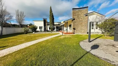 Chalet in Mojados photo 2