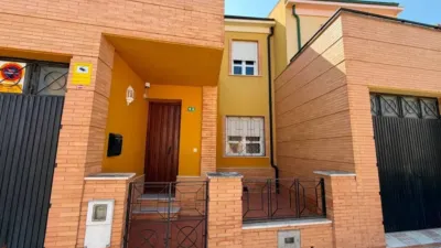 Chalet on Enrique Granados Street photo 2