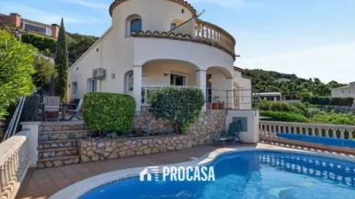 Chalet in Les Torroelles photo 2