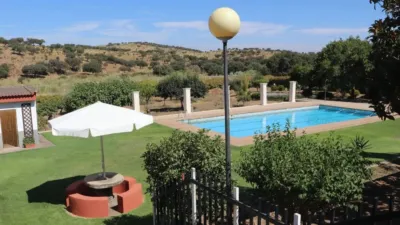 Chalet in Malpartida de Plasencia photo 2
