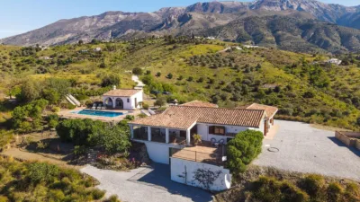 Villa in Canillas de Aceituno photo 2