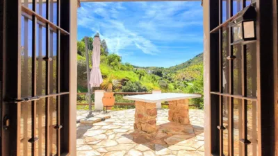 Rustic house in Almogía photo 9