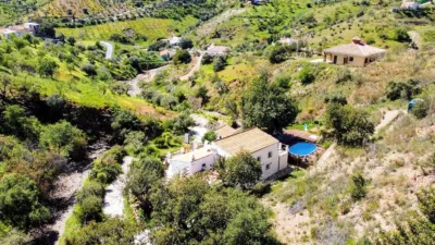 Rustic house in Almogía photo 8