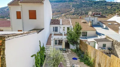 Townhouse in Alfarnate photo 3