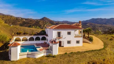 Villa in Canillas de Aceituno photo 2