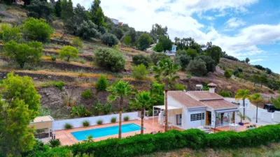 Villa for sale in Sayalonga photo 2