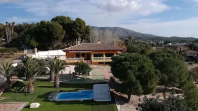 Chalet in Petrer photo 2
