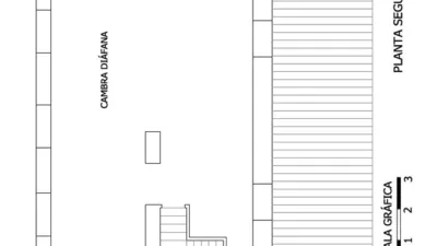 Townhouse for sale in the town centre of the peaceful village of Alcalalí. This corner property offers 350m2 of built space spread over three floors. The layout includes an entrance hall, living-dining room, fitted separate kitchen, five spacious bedrooms, two bathrooms, and a top floor loft with exposed wooden beams and external windows. The property is in good condition and retains its original design featuring high ceilings with wooden beams, clay tile floors, and both internal and external wooden joinery. It benefits from a rear patio and is within walking distance of all local amenities. photo 18