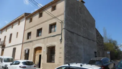 Townhouse for sale in the town centre of the peaceful village of Alcalalí. This corner property offers 350m2 of built space spread over three floors. The layout includes an entrance hall, living-dining room, fitted separate kitchen, five spacious bedrooms, two bathrooms, and a top floor loft with exposed wooden beams and external windows. The property is in good condition and retains its original design featuring high ceilings with wooden beams, clay tile floors, and both internal and external wooden joinery. It benefits from a rear patio and is within walking distance of all local amenities. photo 19