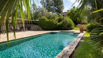 Luxury rural finca in one of Pollença’s most sought-after areas. Built in 2003, this property sits on a plot of 53,600m² with approximately 540m² of built space. The main house features a bedroom on the ground floor, a living room with a fireplace, a separate dining room, and a large kitchen with a pantry and laundry room, all overlooking the garden. Access to the garage, which can accommodate two large cars, is also on this level. photo 3