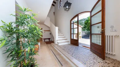 Luxury rural finca in one of Pollença’s most sought-after areas. Built in 2003, this property sits on a plot of 53,600m² with approximately 540m² of built space. The main house features a bedroom on the ground floor, a living room with a fireplace, a separate dining room, and a large kitchen with a pantry and laundry room, all overlooking the garden. Access to the garage, which can accommodate two large cars, is also on this level. photo 6