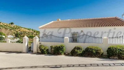 House in Canillas de Albaida photo 3