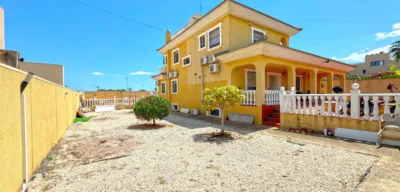 Chalet in Los Balcones-Los Altos-Punta Prima photo 15