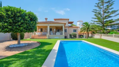 Chalet in La Fustera photo 16