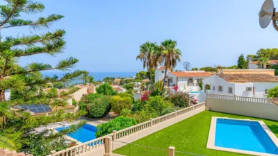 Chalet in La Fustera photo 12