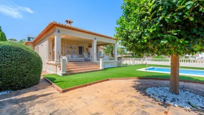 Chalet in La Fustera photo 15