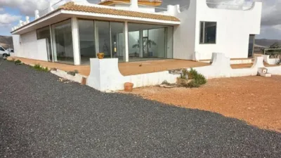 House in Triquivijate photo 2