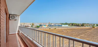 Pis – Torrevieja, Urbanización Punta Prima - Més
