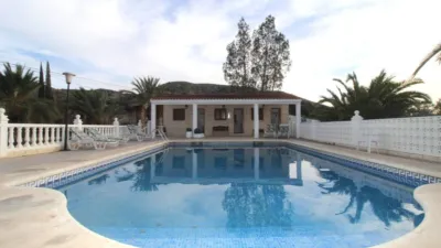 Chalet in Elda photo 2