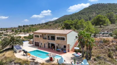 Villa in El Pinós - Pinoso photo 2