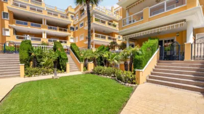 Apartment in Cabo Roig-La Zenia-La Regia photo 4