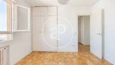 Apartment in Guindalera photo 17