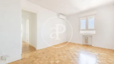 Apartment in Guindalera photo 2
