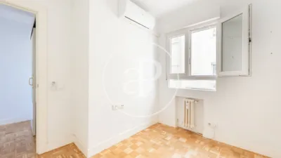 Apartment in Guindalera photo 6
