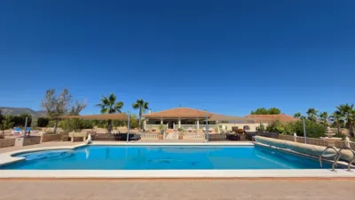 Villa in El Pinós - Pinoso photo 2