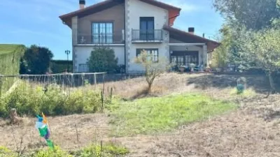 Chalet on Calle de Gorbea photo 2