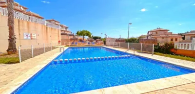 Pis – Orihuela, Urbanización Lomas de Don Juan, Villa Martín - Més