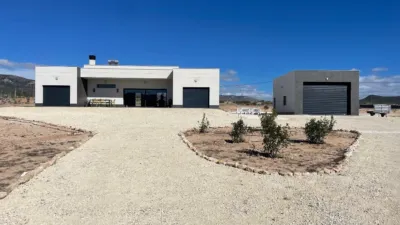 Chalet in El Pinós - Pinoso photo 2