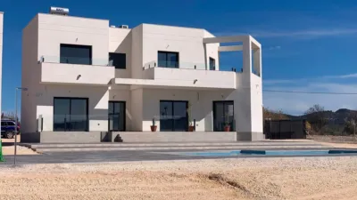 Chalet in El Pinós - Pinoso photo 3