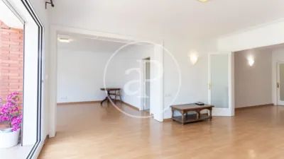 Apartamento en alquiler en Les Tres Torres - Imagen 3