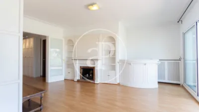 Apartamento en alquiler en Les Tres Torres - Imagen 4