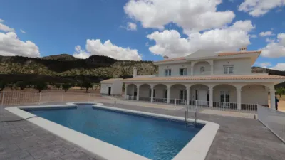 Chalet in El Pinós - Pinoso photo 36