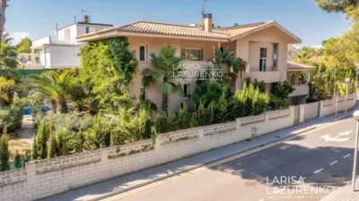 Chalet on Carrer del Pou de la Taurana photo 2