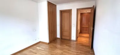 Piso en alquiler en Plaza Juan Pabloii, Villa de Prado (Valladolid Capital) de 900 €<span>/mes</span>