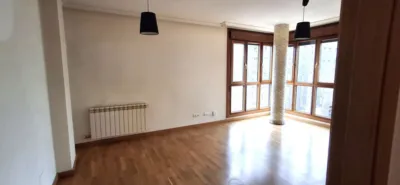 Piso en alquiler en Plaza Juan Pabloii, Villa de Prado (Valladolid Capital) de 900 €<span>/mes</span>