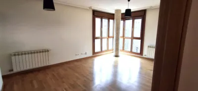 Piso en alquiler en Plaza Juan Pabloii, Villa de Prado (Valladolid Capital) de 900 €<span>/mes</span>
