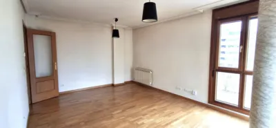 Piso en alquiler en Plaza Juan Pabloii, Villa de Prado (Valladolid Capital) de 900 €<span>/mes</span>