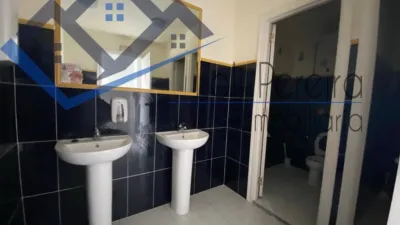 Local comercial en alquiler en Rúa Temple - Más