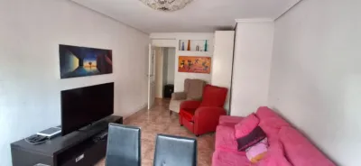 Piso en venta en Calle de los Embajadores, cerca de Paseo Juan Carlos I, Las Delicias (Valladolid Capital) de 210.000 €