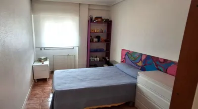 Piso en venta en Calle de los Embajadores, cerca de Paseo Juan Carlos I, Las Delicias (Valladolid Capital) de 210.000 €