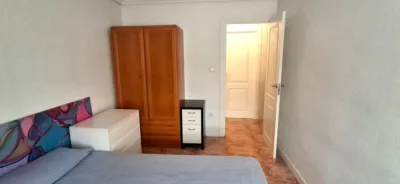 Piso en venta en Calle de los Embajadores, cerca de Paseo Juan Carlos I, Las Delicias (Valladolid Capital) de 210.000 €
