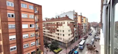 Piso en venta en Calle de los Embajadores, cerca de Paseo Juan Carlos I, Las Delicias (Valladolid Capital) de 210.000 €