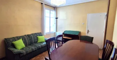 Piso en venta en Calle del Arzobispo Marcelo González, Paseo Zorrilla-Campo Grande-Cuatro de Marzo (Valladolid Capital) de 140.000 €