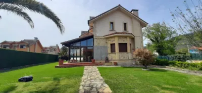 Chalet on Calle La Pereda, No. 10 photo 4