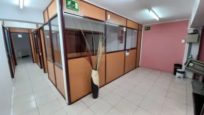 Local comercial en alquiler en Agra del Orzán - Plaza del Comercio - Més
