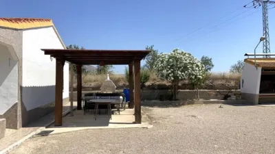 Chalet on Carretera Yecla Street photo 24
